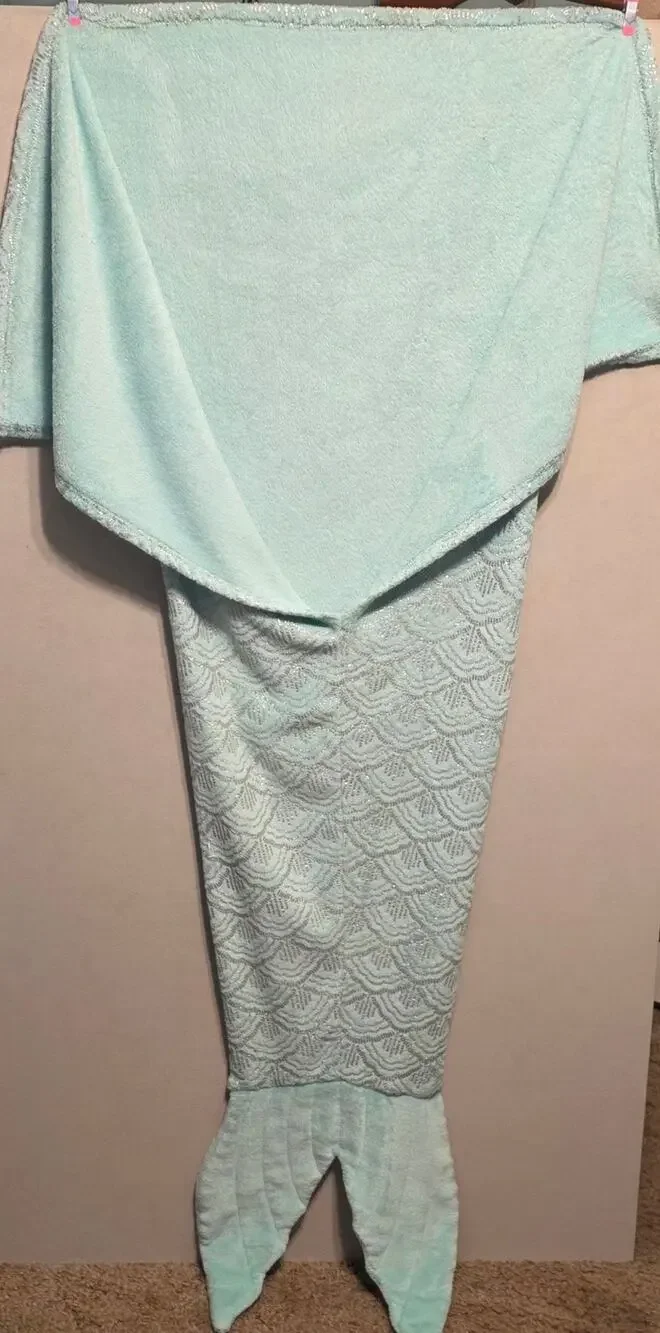 Pillowfort Mermaid-tail shaped wearable blanket mint green